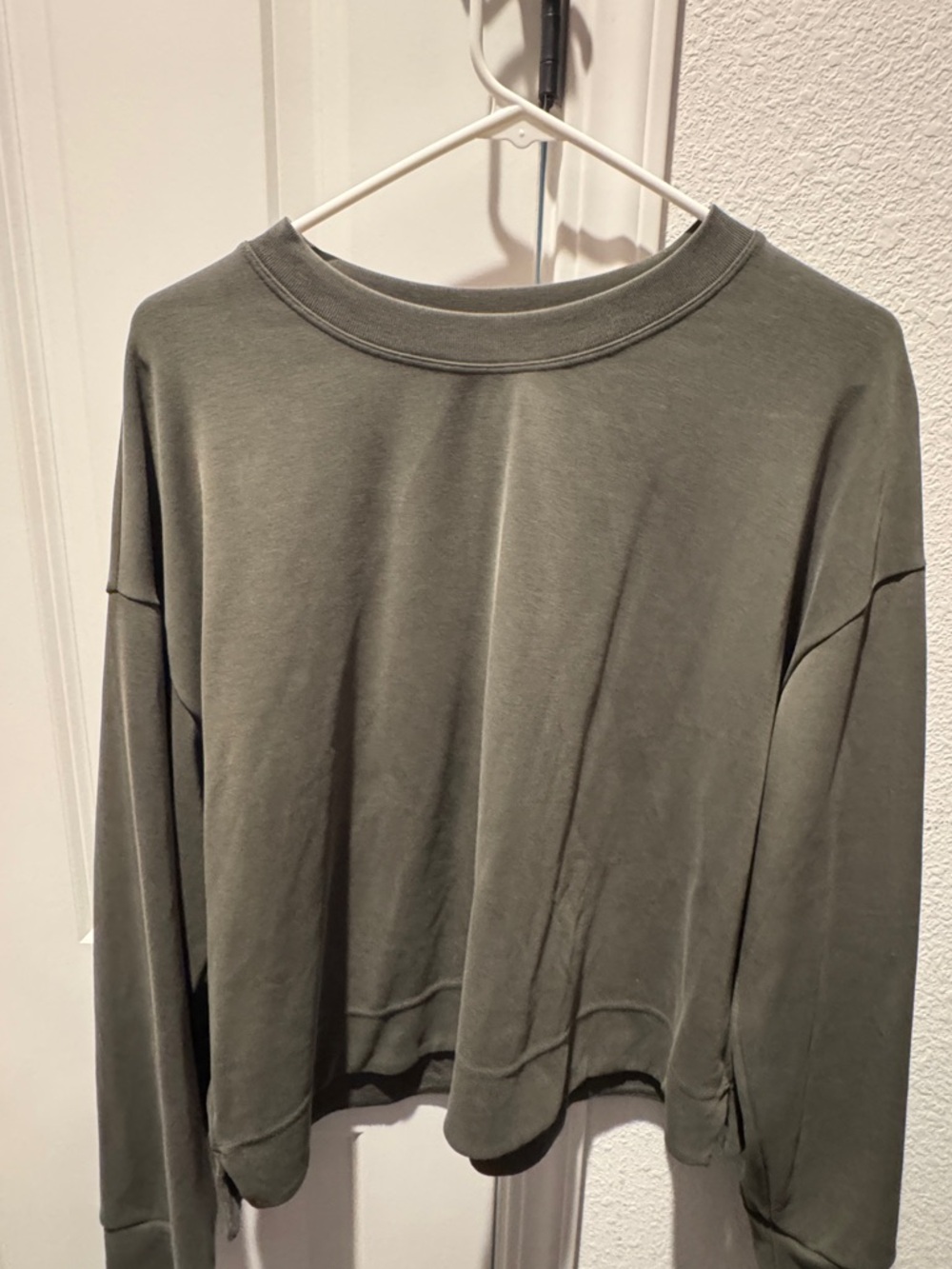 Athleta Casual Olive Green Crewneck Sweatshirt